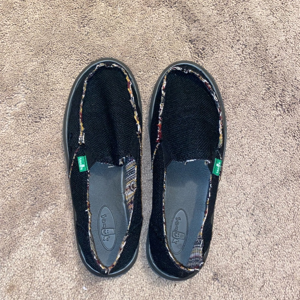 Black Sanuks